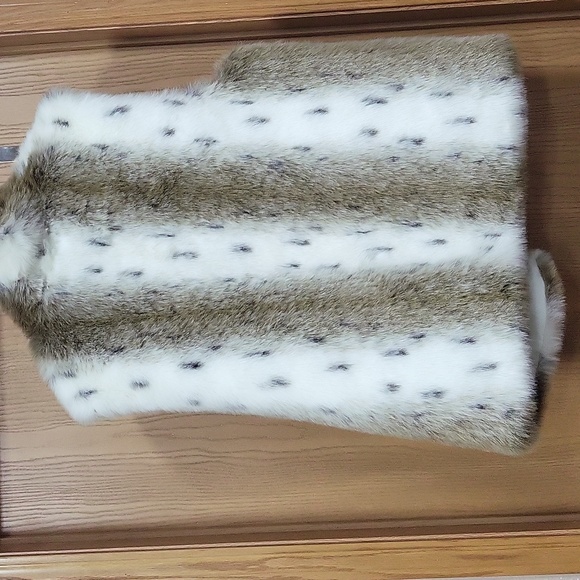 Faux Fur Reversible Vest - Picture 6 of 9